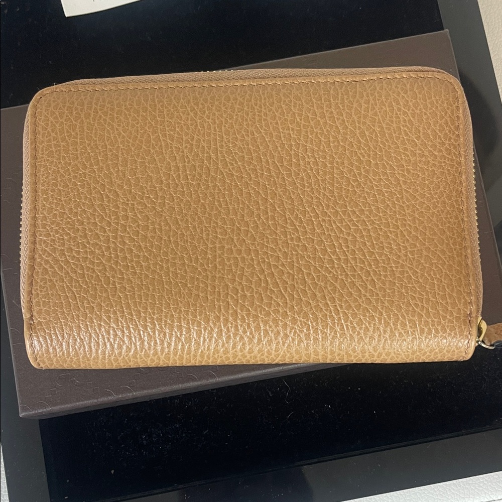 Gucci Tan Zip-Around Leather Wallet - Picture 4 of 9